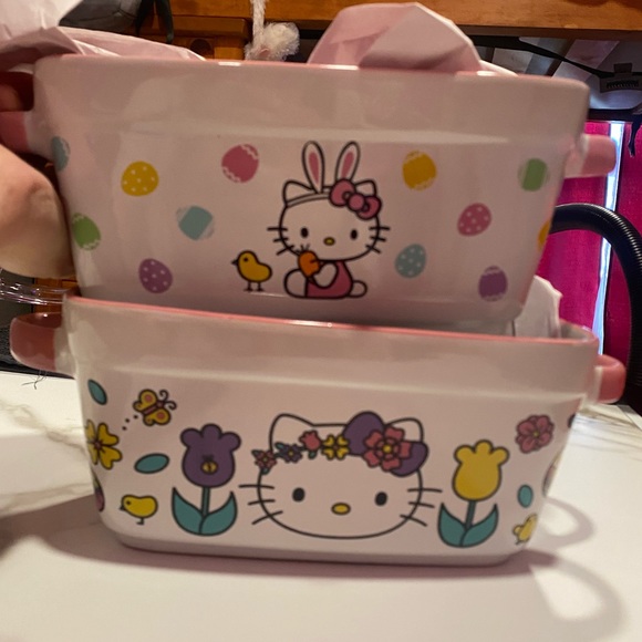 Brand new hello kitty Easter bake wear - Picture 3 of 3
